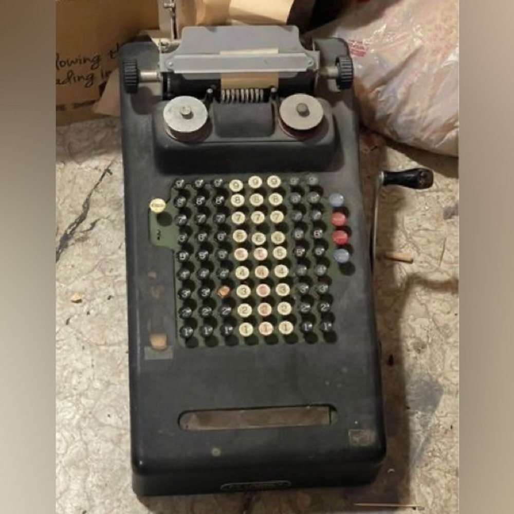 Vintage adding machine - Picture 1 of 3